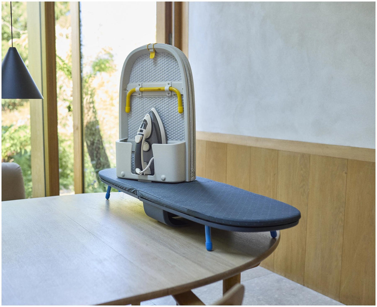 Pocket Max Bügelbrett ecru in Beige präsentiert im Onlineshop von KAQTU Design AG. Schneidbrett ist von Joseph Joseph