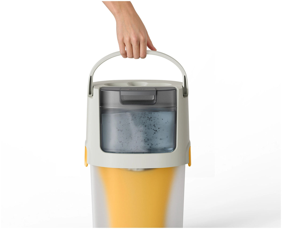 UltraClean Hartboden Reinigungssystem hellgrau in Grau präsentiert im Onlineshop von KAQTU Design AG. Reinigung & Wäsche ist von Joseph Joseph