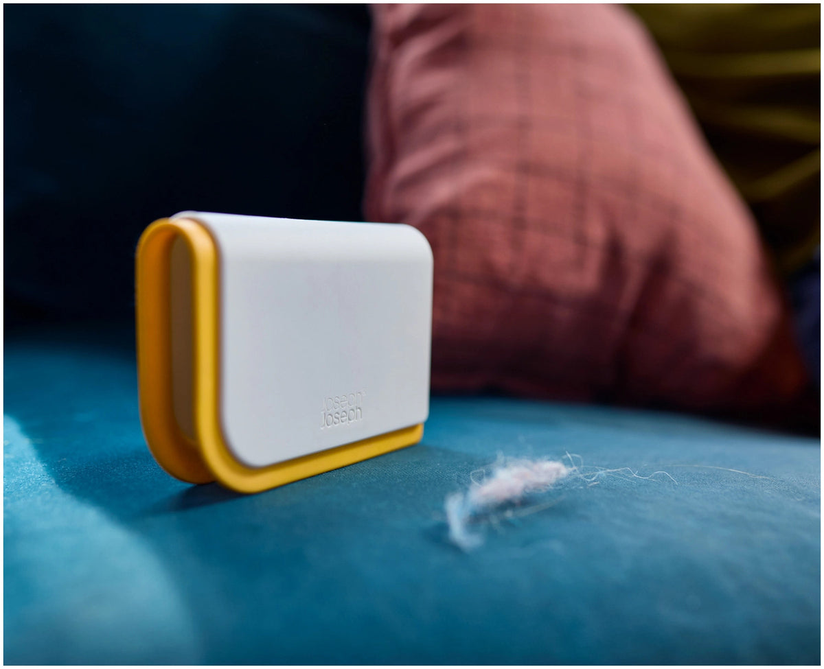CleanTech 3-in-1 Tierhaare Reinigungsgadget hellgrau in Grau präsentiert im Onlineshop von KAQTU Design AG. Reinigung & Wäsche ist von Joseph Joseph
