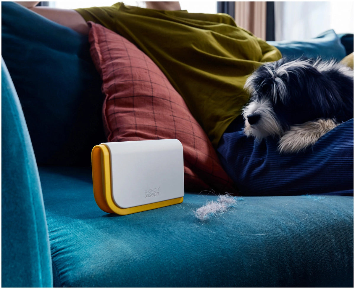 CleanTech 3-in-1 Tierhaare Reinigungsgadget hellgrau in Grau präsentiert im Onlineshop von KAQTU Design AG. Reinigung & Wäsche ist von Joseph Joseph