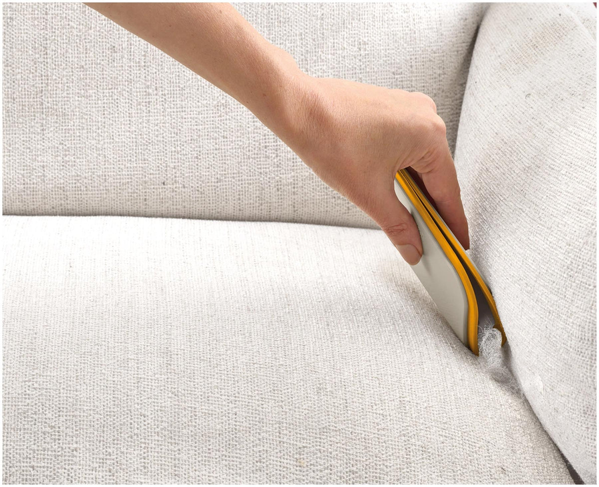 CleanTech 3-in-1 Tierhaare Reinigungsgadget hellgrau in Grau präsentiert im Onlineshop von KAQTU Design AG. Reinigung & Wäsche ist von Joseph Joseph