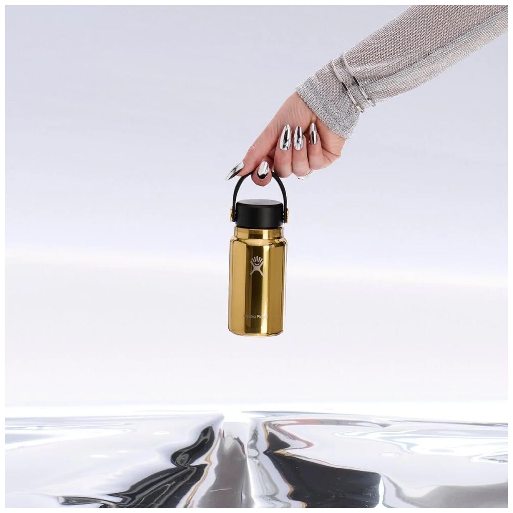 Elegante goldene Trinkflasche Micro Hydro 200ml von Hydro Flask, ideal für unterwegs und stilvolles Trinken.
