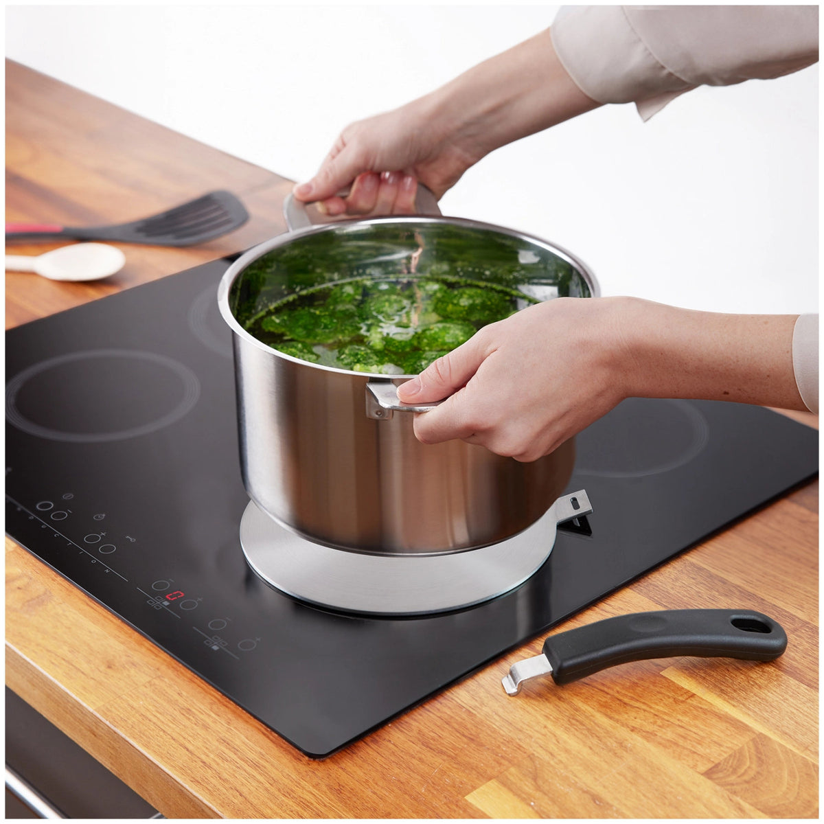 Induktionsadapterplatte D28cm in  präsentiert im Onlineshop von KAQTU Design AG. Küchenhelfer ist von Westmark
