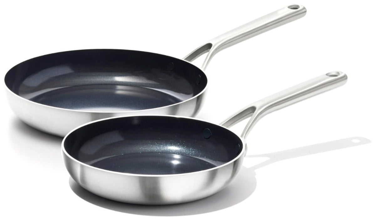 Zwei Bratpfannen aus Edelstahl mit keramischer Antihaftbeschichtung in den Grössen 20cm und 26cm, mit konturiertem Griff, OXO Mira Serie.