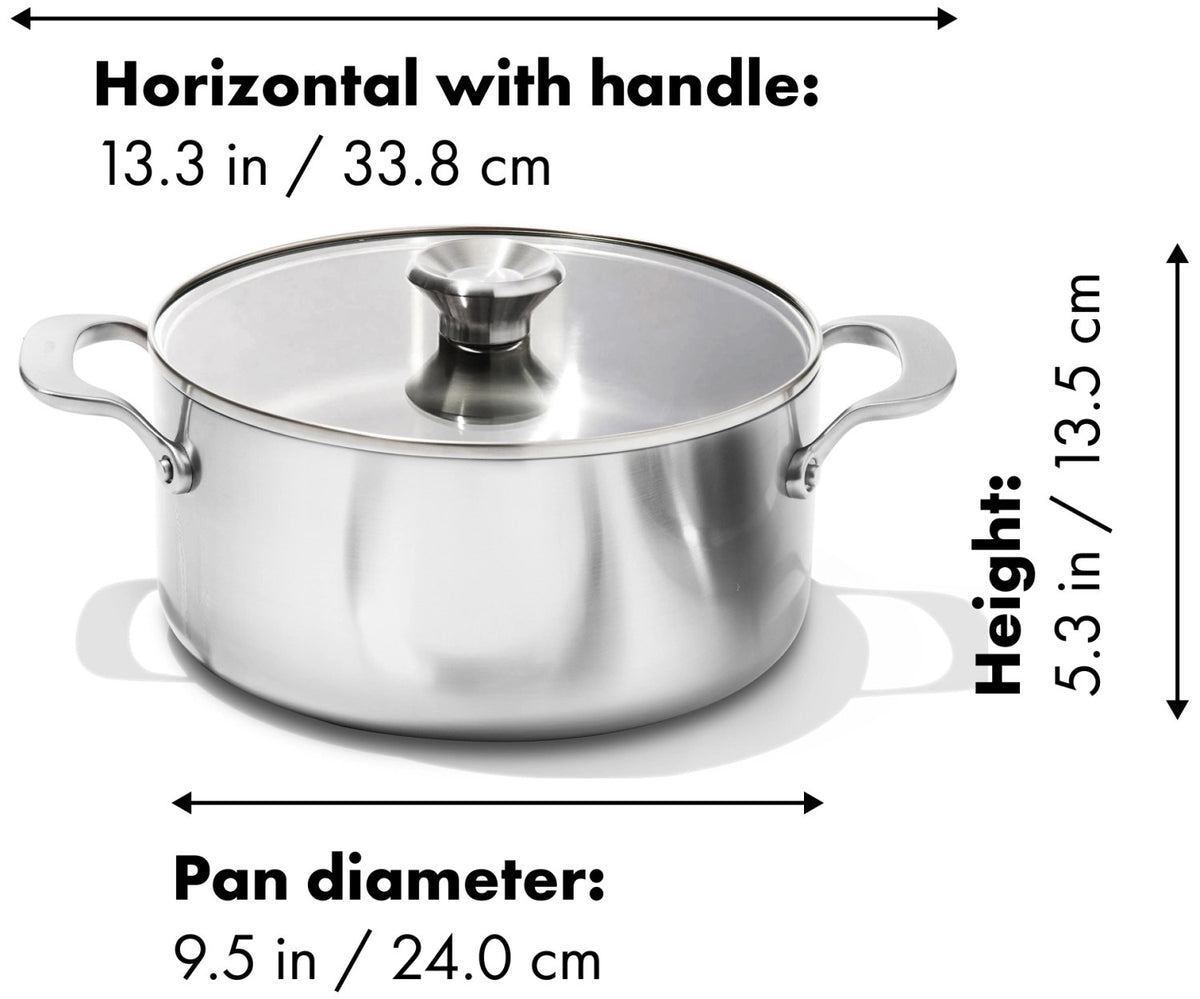Mira Kochtopf mit Deckel 24cm von OXO aus Chromstahl, rund geformt mit Glasdeckel, Messmarkierungen innen und Griffen aus Metall auf beiden Seiten.