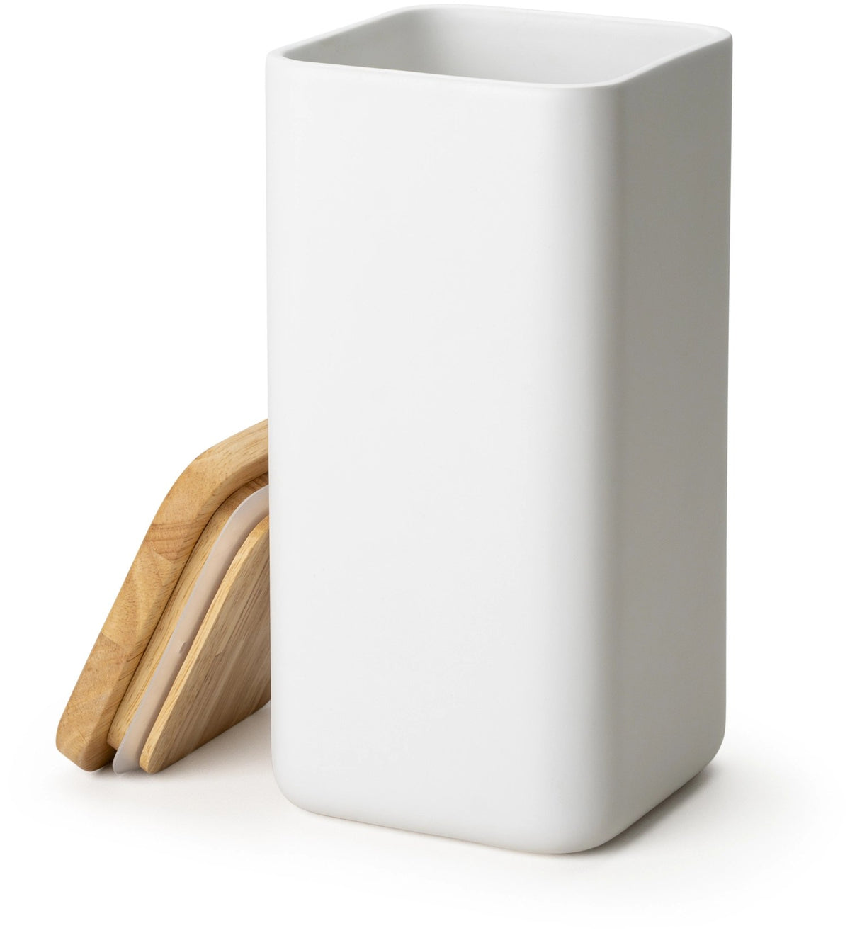 Weisse Keramik Vorratsdose mit hellem Holzdeckel und Silikonring, abgerundete Ecken, Grösse 10.5x10.5x22 cm, freistehend fotografiert.