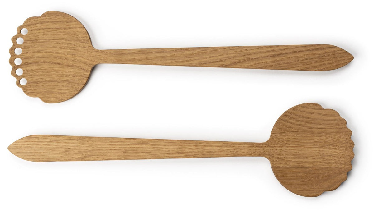 Salatbesteck aus Eichenholz mit langer Laffe und langen Griffen, Länge 32.5cm, natürliche Maserung, geöltes Finish, Farbe Braun.