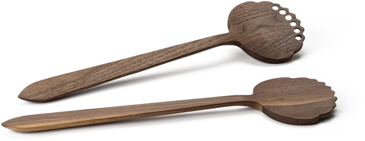 Salatbesteck aus Walnussholz in Braun mit langen Griffen und grosser Laffe, Länge 32.5cm, von Continenta, seidig geöltes Finish.