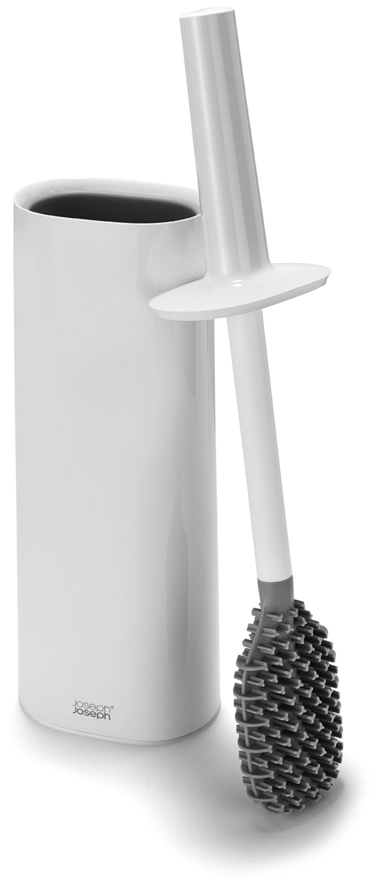 Weisse WC-Bürste Flex TriBlade von Joseph Joseph mit passendem geschlossenem Halter, schlanke Form, glänzende Oberfläche, freistehend im Badezimmer.