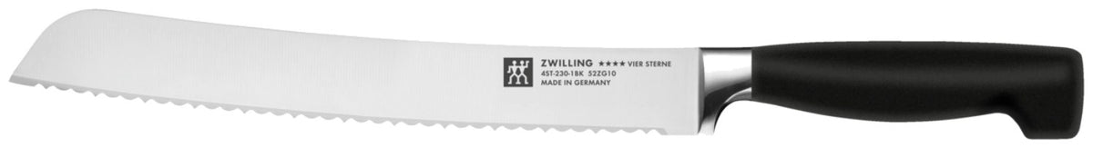 Schwarzes Zwilling Brotmesser mit 23 cm langer Wellenschliff-Klinge, ergonomischem Kunststoffgriff und ausgeprägtem Kropf, freigestellt fotografiert.