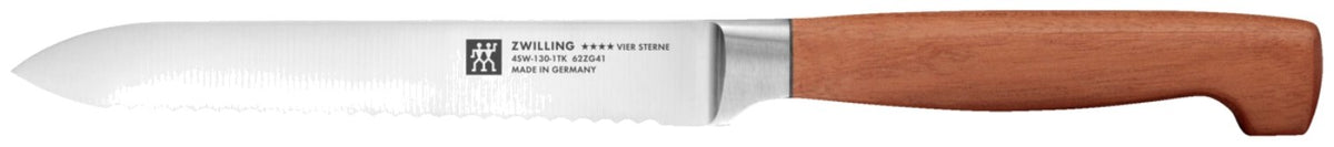 Produktfoto des Zwilling Vier Sterne Wood Universalmessers mit 13 cm Klinge und braunem Griff aus Kotibé-Holz, inklusive ausgeprägtem Kropf.