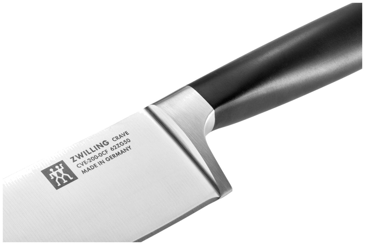 Zwilling Crave Kochmesser 20cm mit mehrfarbigem Griff, eisgehärteter Klinge und ergonomisch geformtem Griff, freigestellt fotografiert.