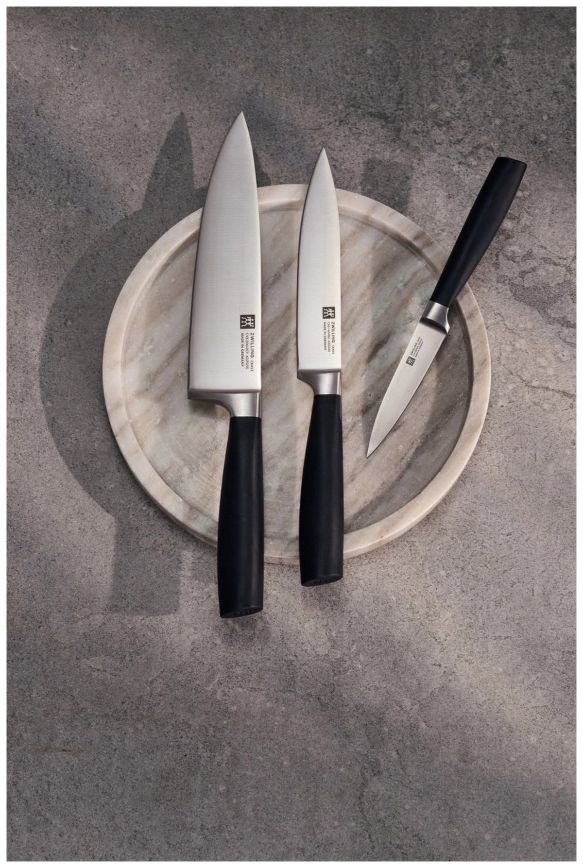 Zwilling Crave Kochmesser 20cm mit mehrfarbigem Griff, eisgehärteter Klinge und ergonomisch geformtem Griff, freigestellt fotografiert.