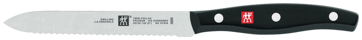 Zwilling Signature Universalmesser 13cm aus Edelstahl mit eisgehärteter FRIODUR Klinge und Griff im Drei-Nieten-Design, freigestellt fotografiert.