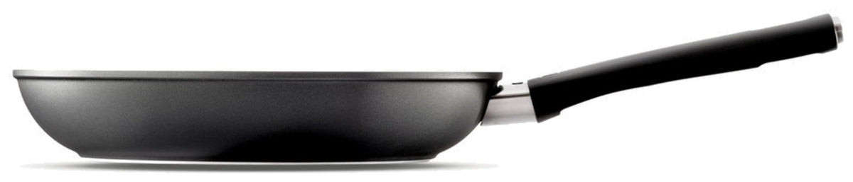 Schwarze Bratpfanne aus Aluminium mit Keramikbeschichtung, rundem Boden und Griff, Modell Lumotion 28cm von Zwilling