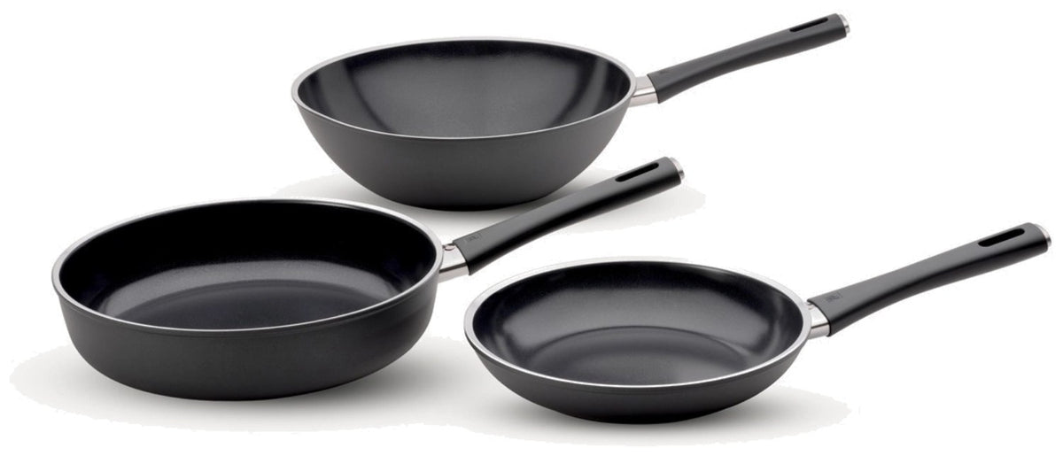 Schwarze Zwilling Lumotion Bratpfanne 30cm aus Aluminium mit Keramikbeschichtung, Draufsicht auf die runde Pfanne mit Griff.