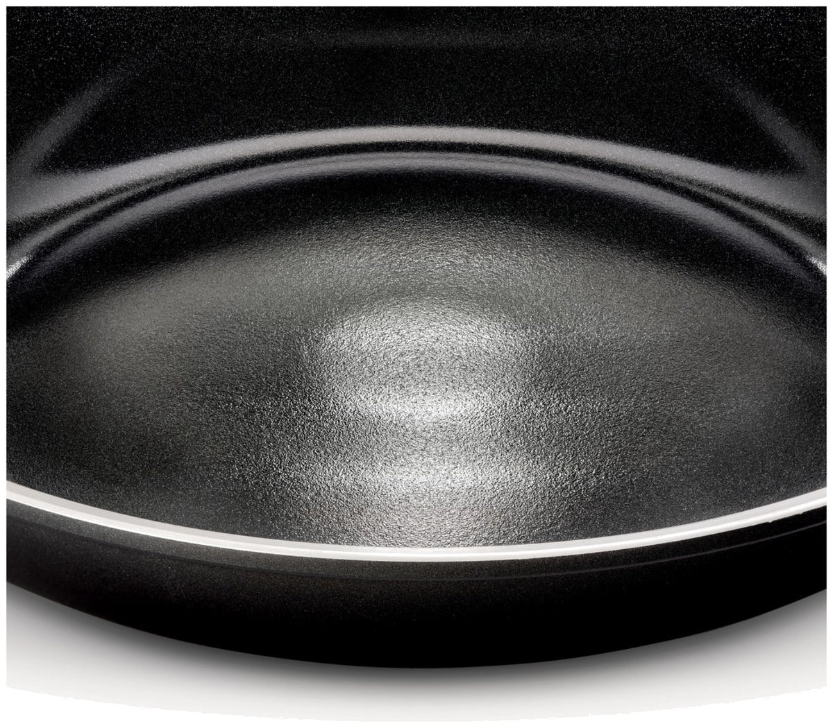 Schwarze Zwilling Lumotion Bratpfanne 30cm aus Aluminium mit Keramikbeschichtung, Draufsicht auf die runde Pfanne mit Griff.
