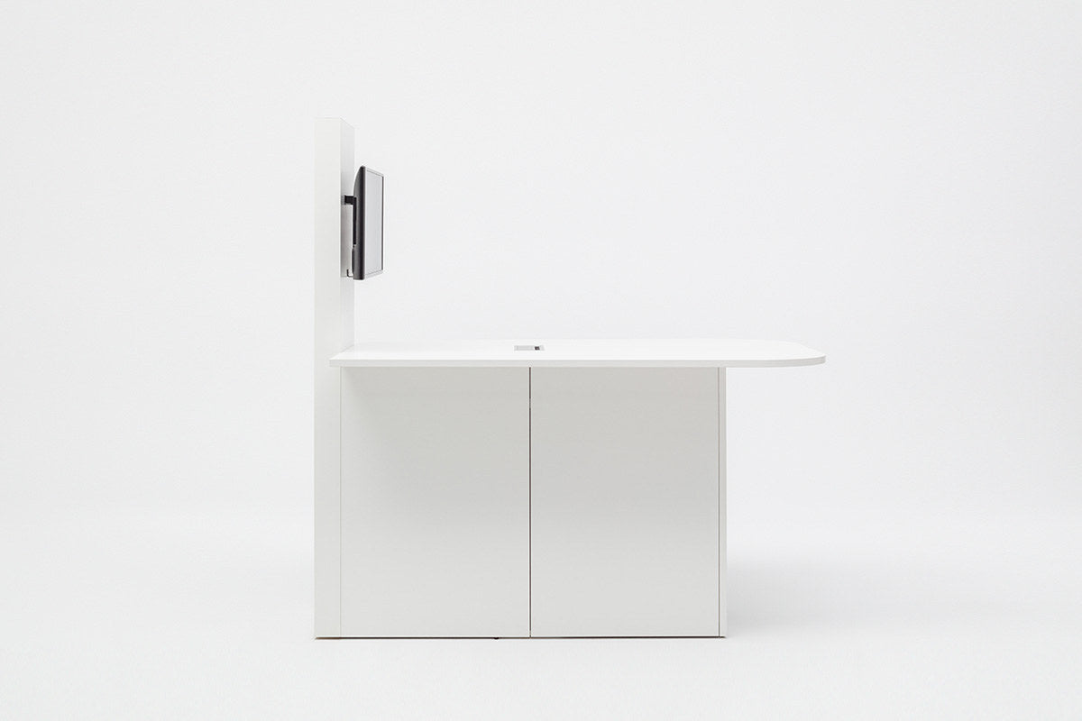 Konferenztisch Ogi V in Aluminium Satinato mit Monitorhalterung, Mediabox und Kabeldurchlass in Anthrazit, grosse rechteckige Tischplatte.