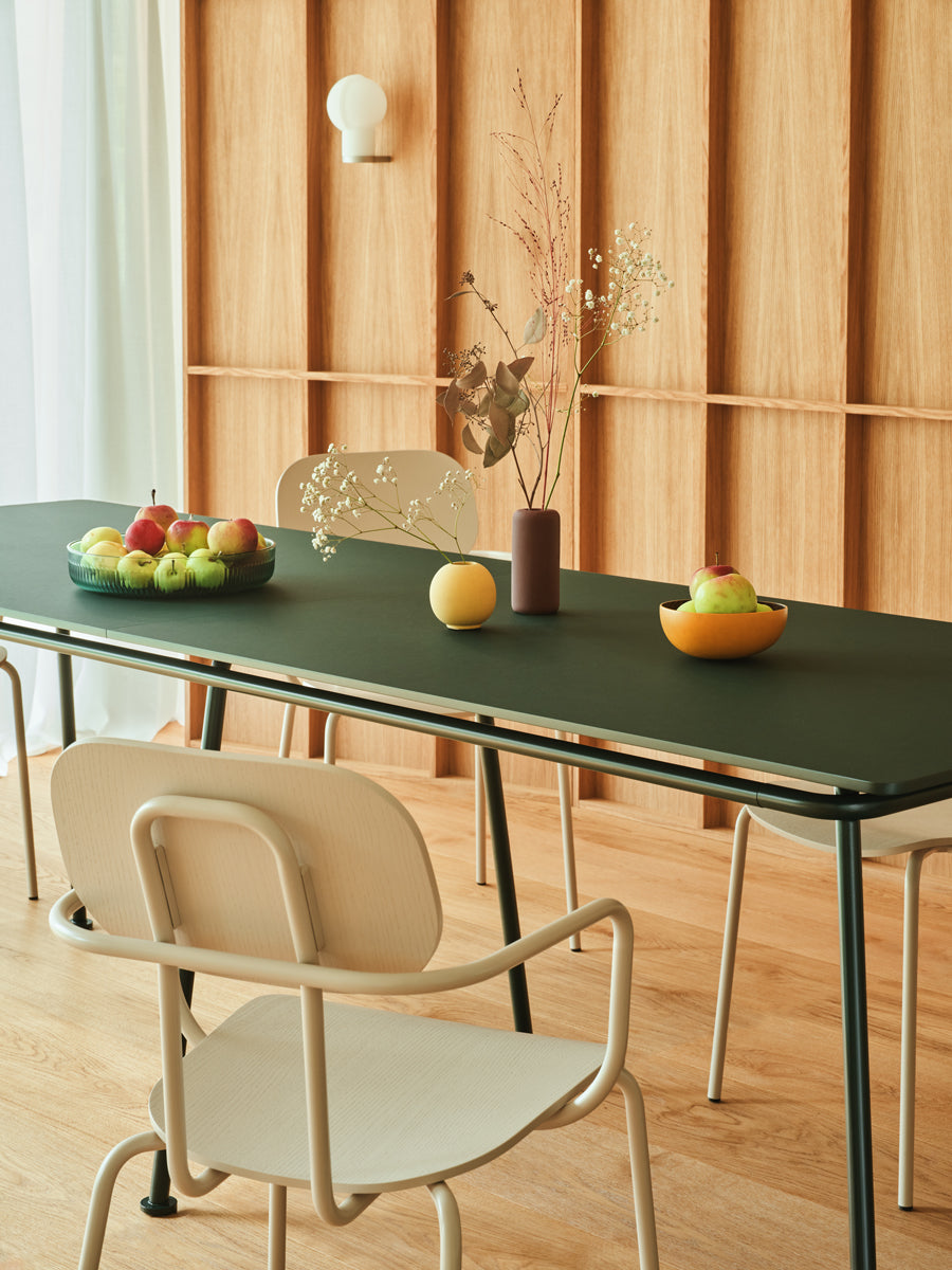 Moderner Gruppentisch New School NS836 von Mdd, ideal für Konferenzen und Teamarbeit, vereint Stil und Funktionalität in einem großzügigen Design.