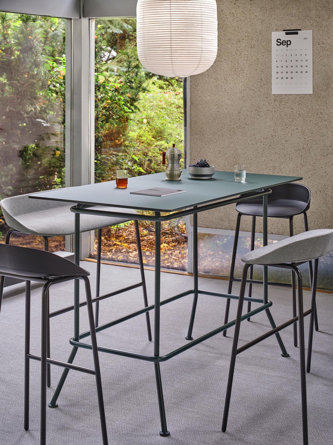 Eleganter Hochtisch NS100H von Mdd, ideal für moderne Arbeitsumgebungen, vereint Funktionalität mit ansprechendem Design.