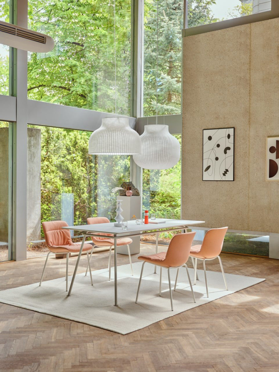 Moderner Esstisch New School NS812 von Mdd, zeichnet sich durch eine harmonische Holz-Metall-Kombination und zeitgemäßes Design aus.