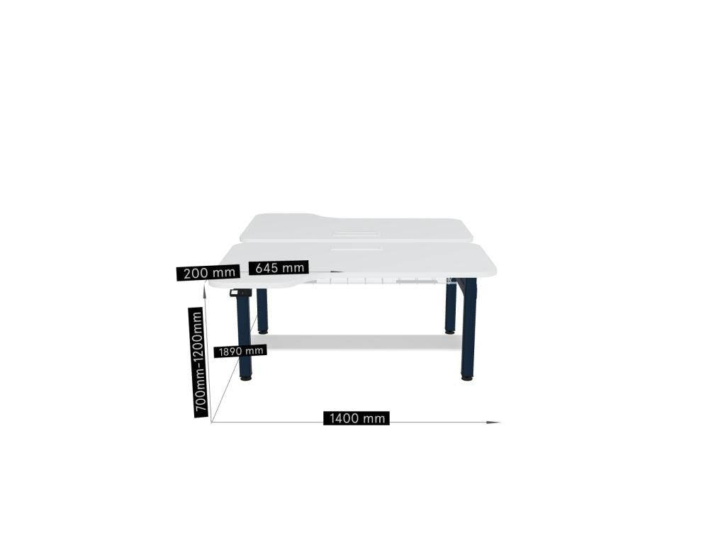Doppelschreibtisch Ogi Drive Bench in Honigeiche mit schwarzem Metallgestell, zwei Teleskopsäulen und Bedienfeldern für Höhenverstellung.