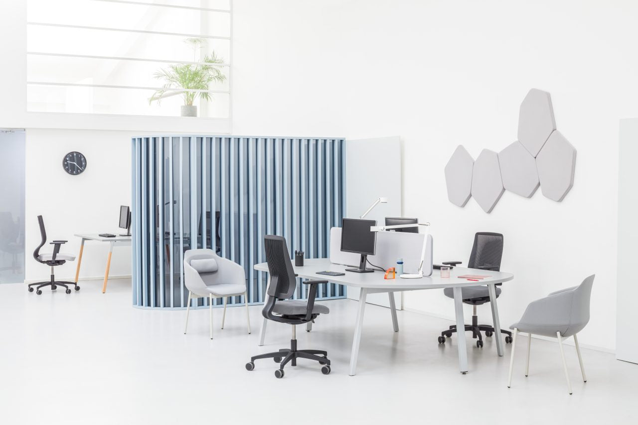 Eleganter Doppelschreibtisch Ogi M Bench BOM46E2 von Mdd, perfekt für effizientes Arbeiten im Team, kombiniert modernes Design mit praktischen Features.