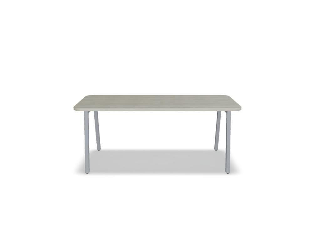 Schreibtisch Ogi M von Mdd mit Tischplatte in Honigeiche und schwarzem Metallgestell im 40x40 mm Profil, schräge Beine.