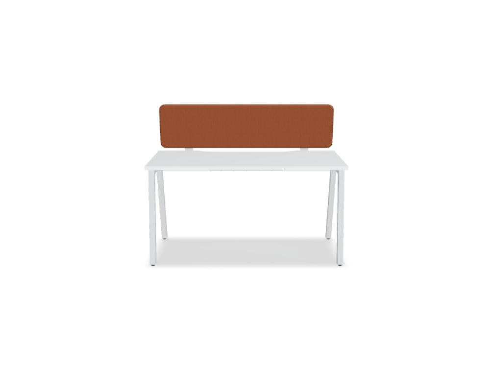 Schreibtisch Ogi M BOM14 in modernem Holzdesign, kompakt mit klaren Linien, großzügiger Ablagefläche und minimalistischem, zeitlos-elegantem Arbeitsplatzlook.