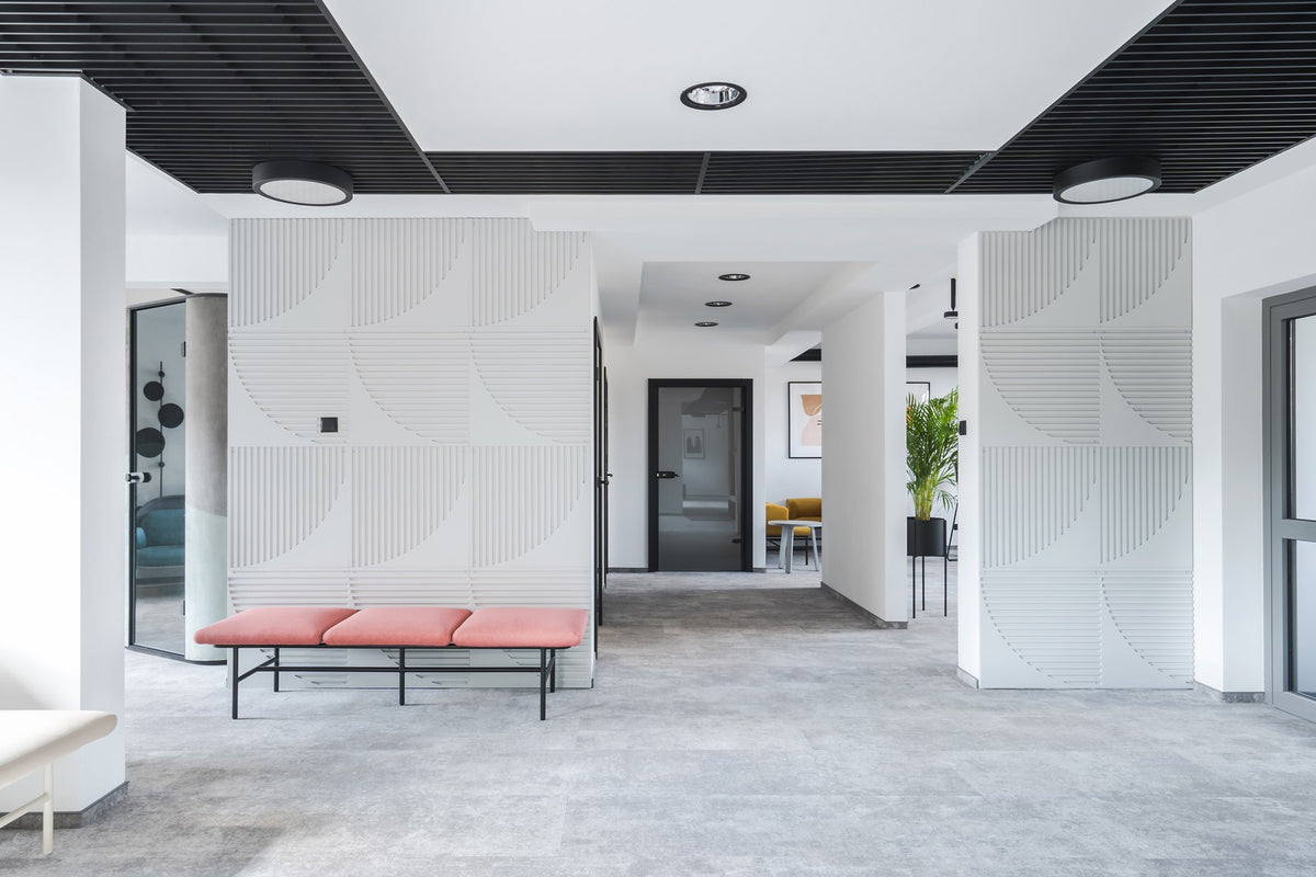 Modulares Sofa Agora von Mdd in Perlweiss mit gepolsterter Rückenlehne, Holzfurnierplatte und Metallgestell auf Füssen.