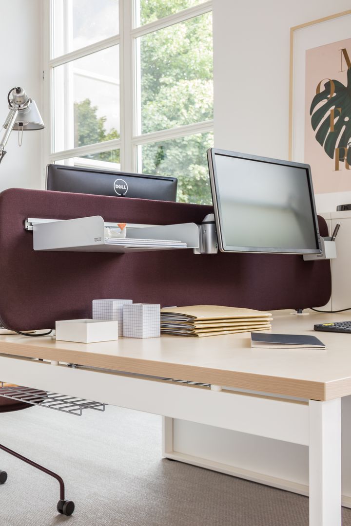 Moderner Doppelschreibtisch Ogi Q Bench BOQ42E2 von Mdd, ideal für kreative Zusammenarbeit, vereint Funktionalität und elegantes Design.