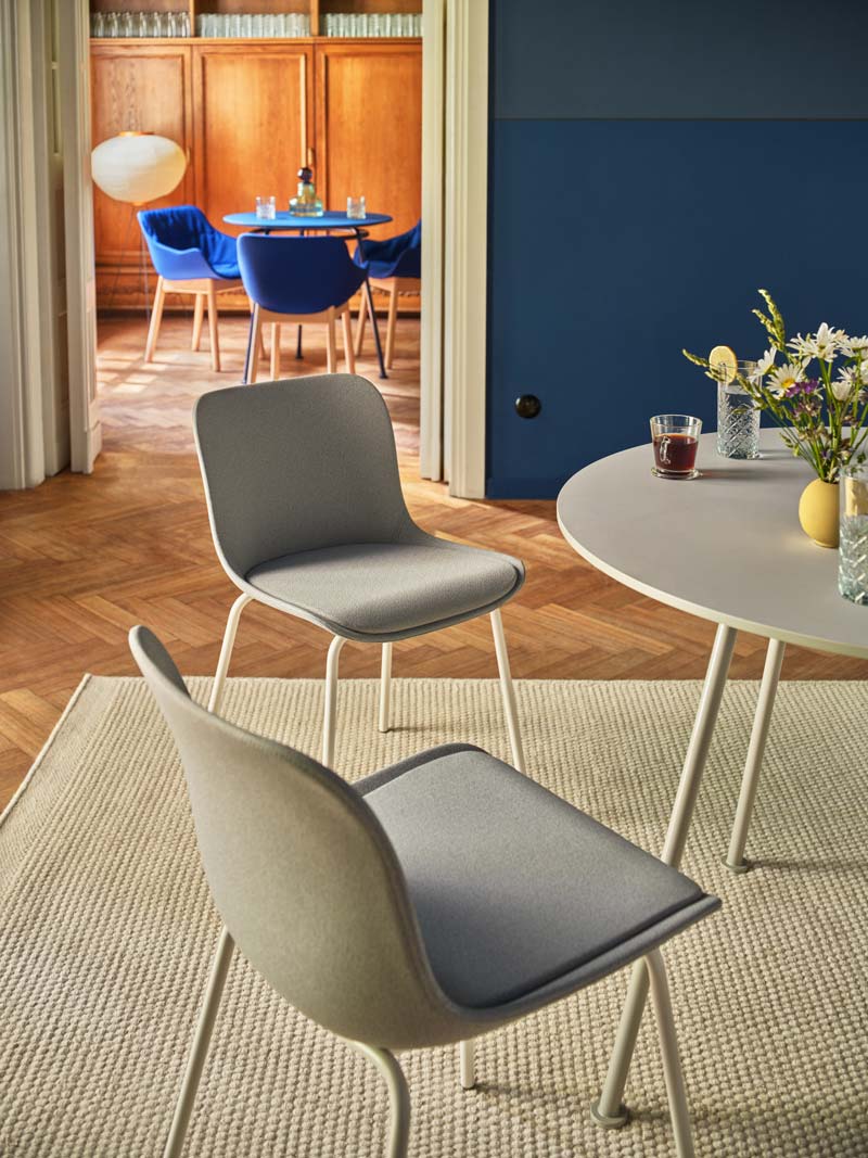 Stylischer Baltic 2 Classic BLK4P1 Stuhl mit stabilem 4-Bein-Gestell in Schwarz, ideal für moderne Innenräume und Büros.