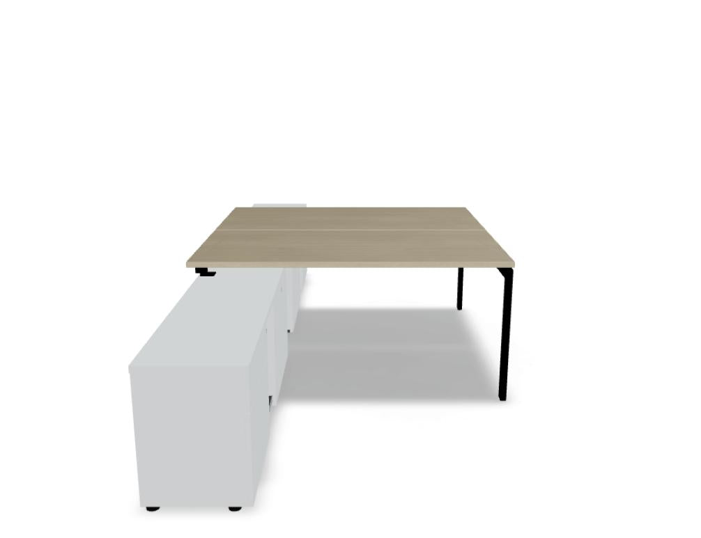 Ogi U Bench BOUL40 Doppelschreibtisch von Mdd mit Holzplatten, weißen Gestellen und praktischer Mitteltrennwand.