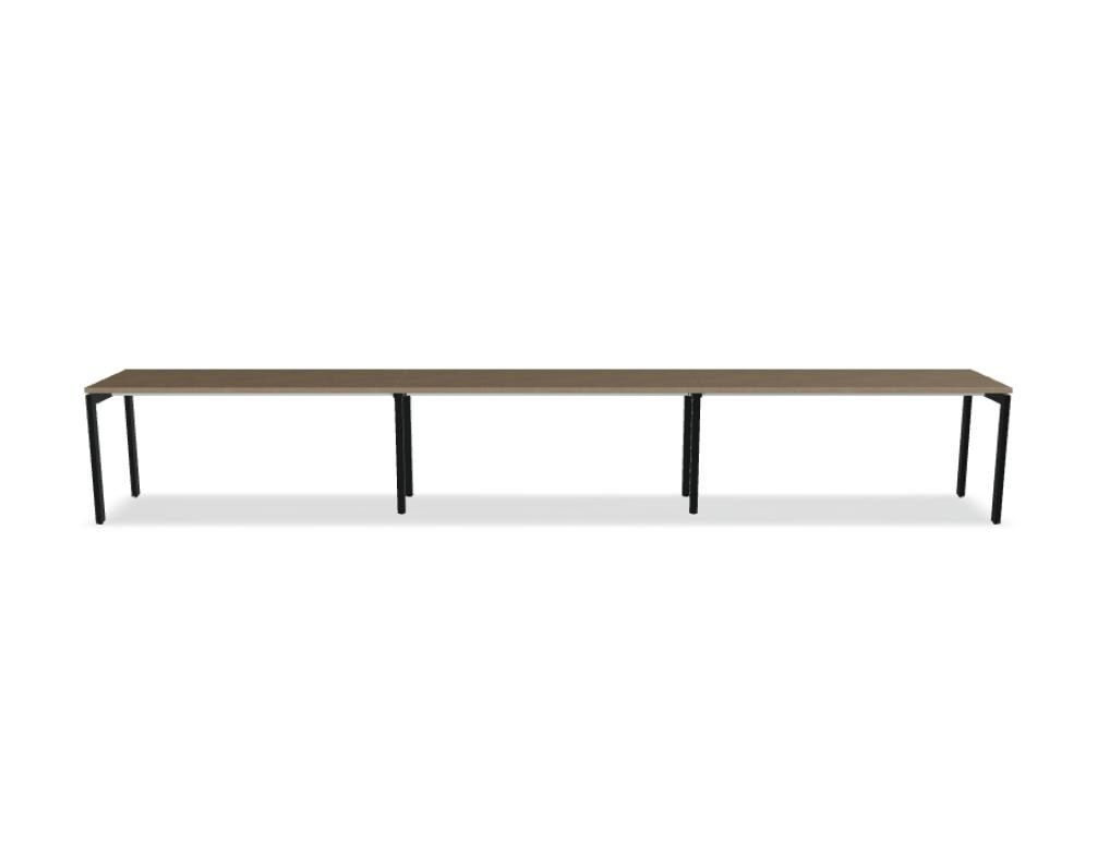 Schreibtisch Ogi U von Mdd mit Tischplatte in Honigeiche und pulverbeschichtetem, schwarzem Metallgestell im minimalistischen Design.