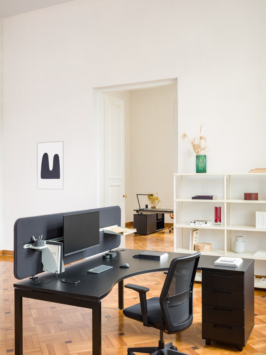 Eleganter U-förmiger Schreibtisch Ogi U BOU19E4 von Mdd, perfekt für produktive Büros und kreative Arbeitsplätze mit ansprechendem Design.
