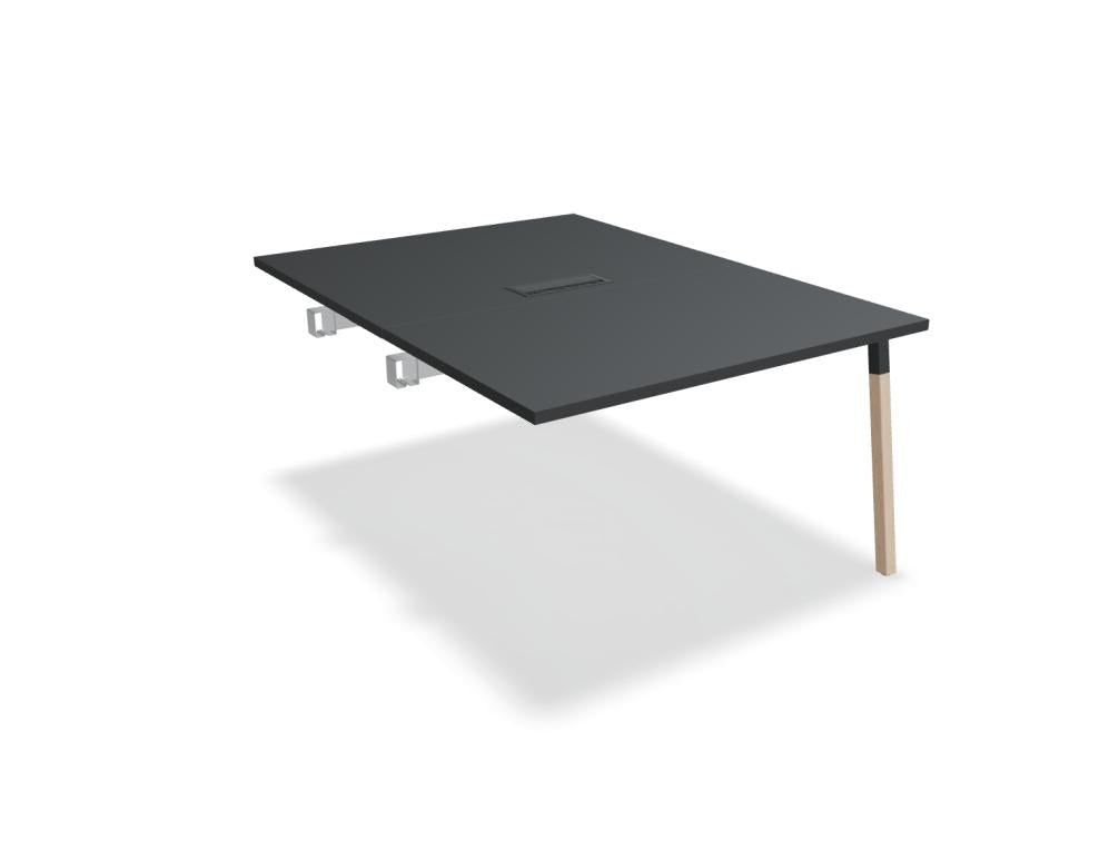 Konferenztisch Ogi W von Mdd mit Tischplatte in Honigeiche, Holzbeinen in Naturesche und schwarzem Metallgestell im Büro.