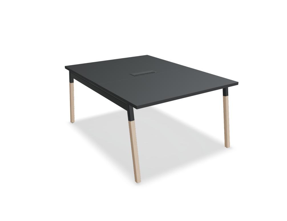 Konferenztisch Ogi W von Mdd mit Tischplatte in Honigeiche, Holzbeinen in Naturesche und schwarzem Metallgestell im Büro.