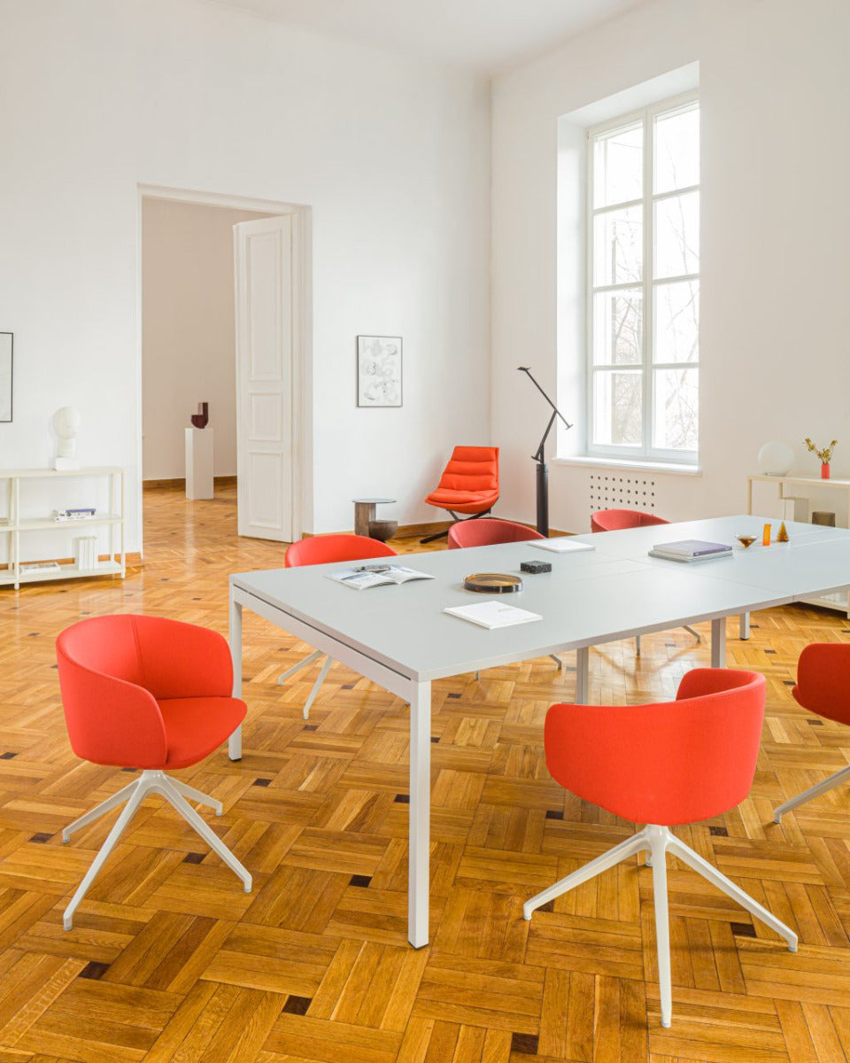 Eleganter Esstisch Ogi Y SY04 von Mdd, mit stilvollem Y-Gestell und klarer Tischplatte, ideal für moderne Essbereiche.