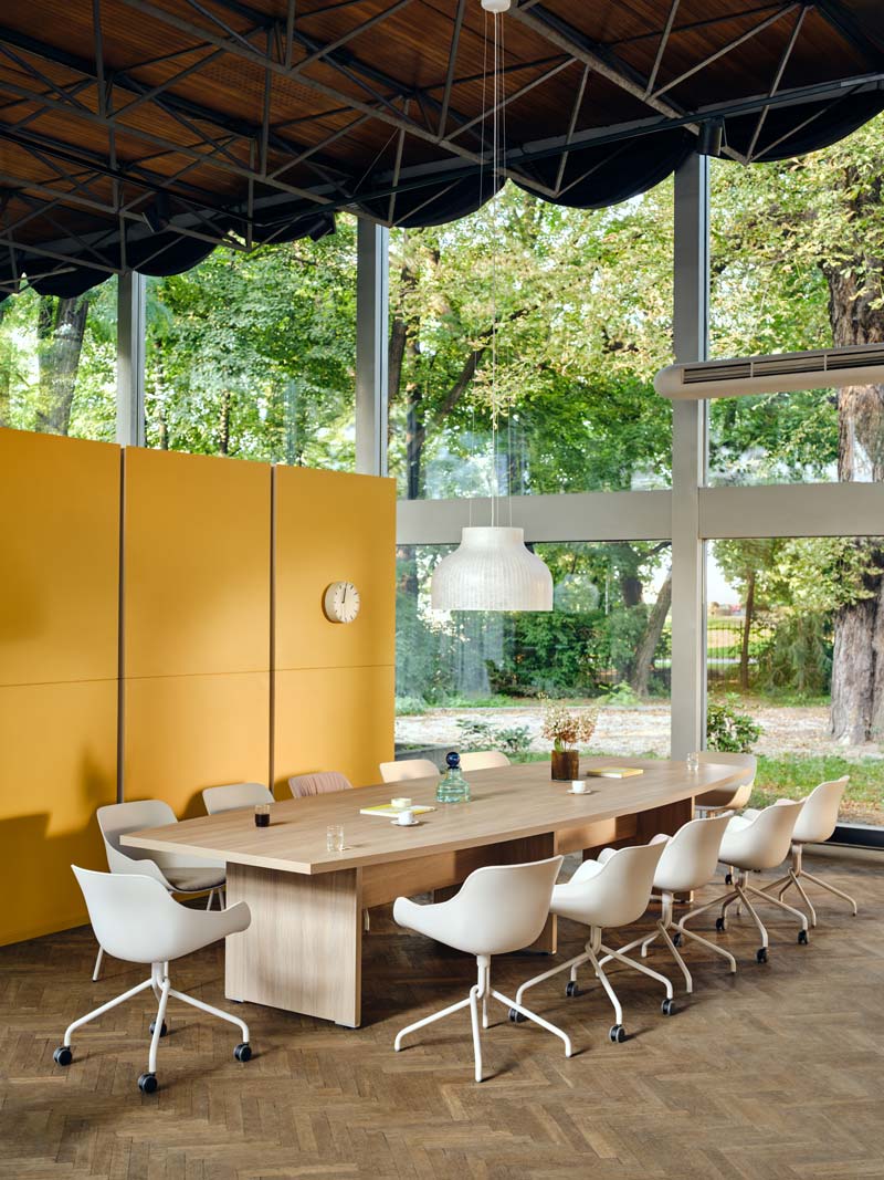 Moderner Drehstuhl Baltic Basic BL1P13 von MDD, ideal für kreative Arbeitsumgebungen, vereint Funktionalität mit ansprechendem Design.