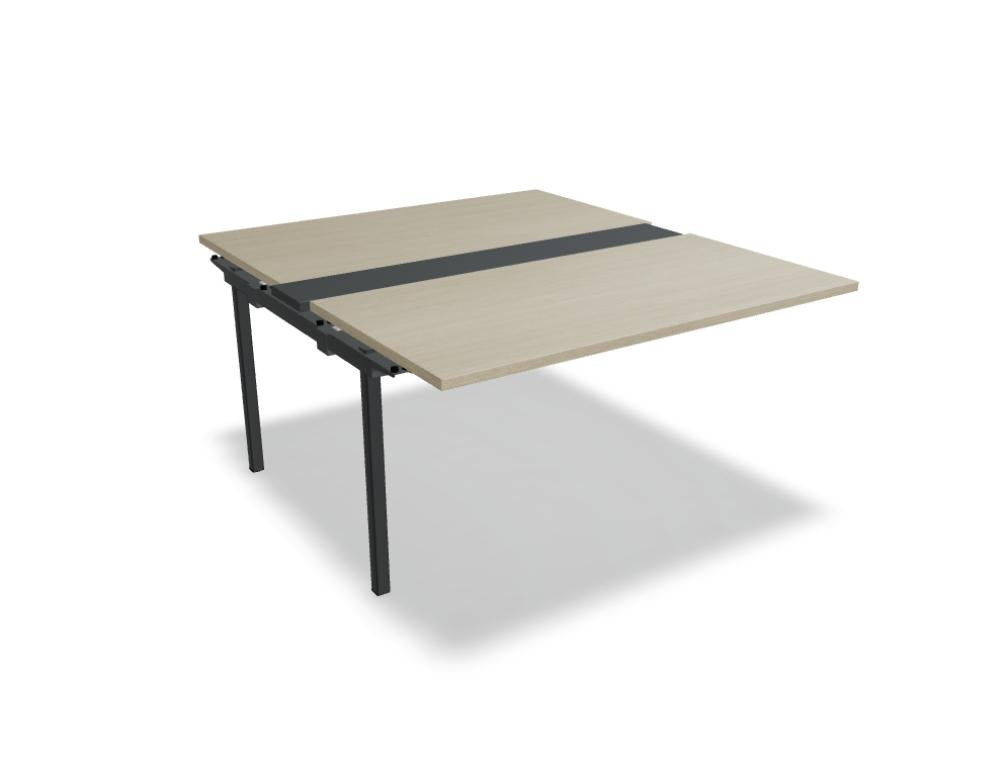 Esstisch Ogi Y SY14 aus massiver Holzplatte in hellbrauner Tönung, rechteckig, klare Linien, vier schlanke Beine, modernes skandinavisches Design, unaufgeregte Oberfläche