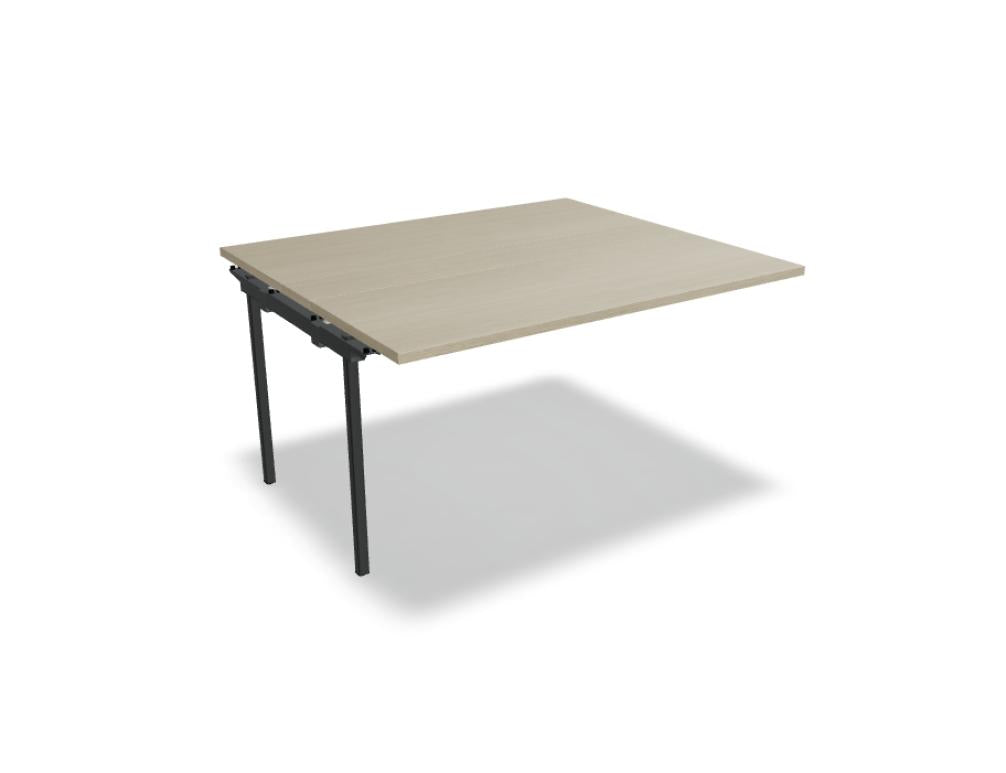 Ein moderner Esstisch mit hellem Holzfinish und schlichter, geradliniger Form, ideal für zeitlose Esszimmereinrichtung; stilvolles, minimalistisches Möbelstück von MDD.