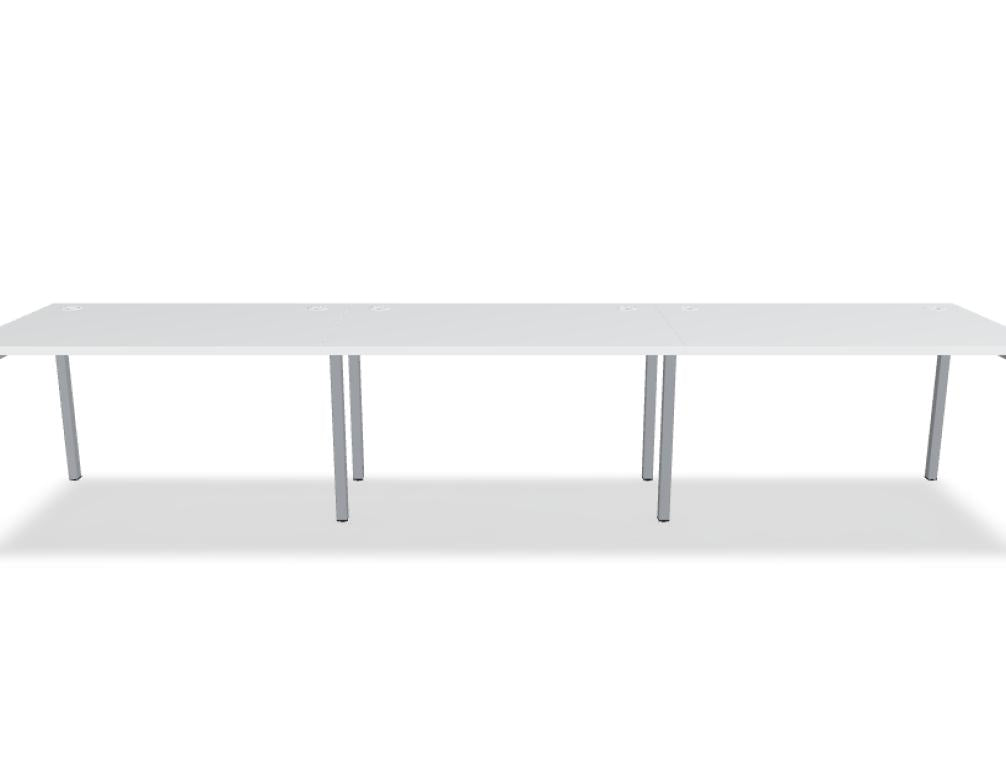 Junger Mann sitzt an einem modernen Schreibtisch Ogi Y BOY02E3, helle Holzoberfläche, minimalistisches Design, stilvolle Arbeitsstation in einem hellen Raum.
