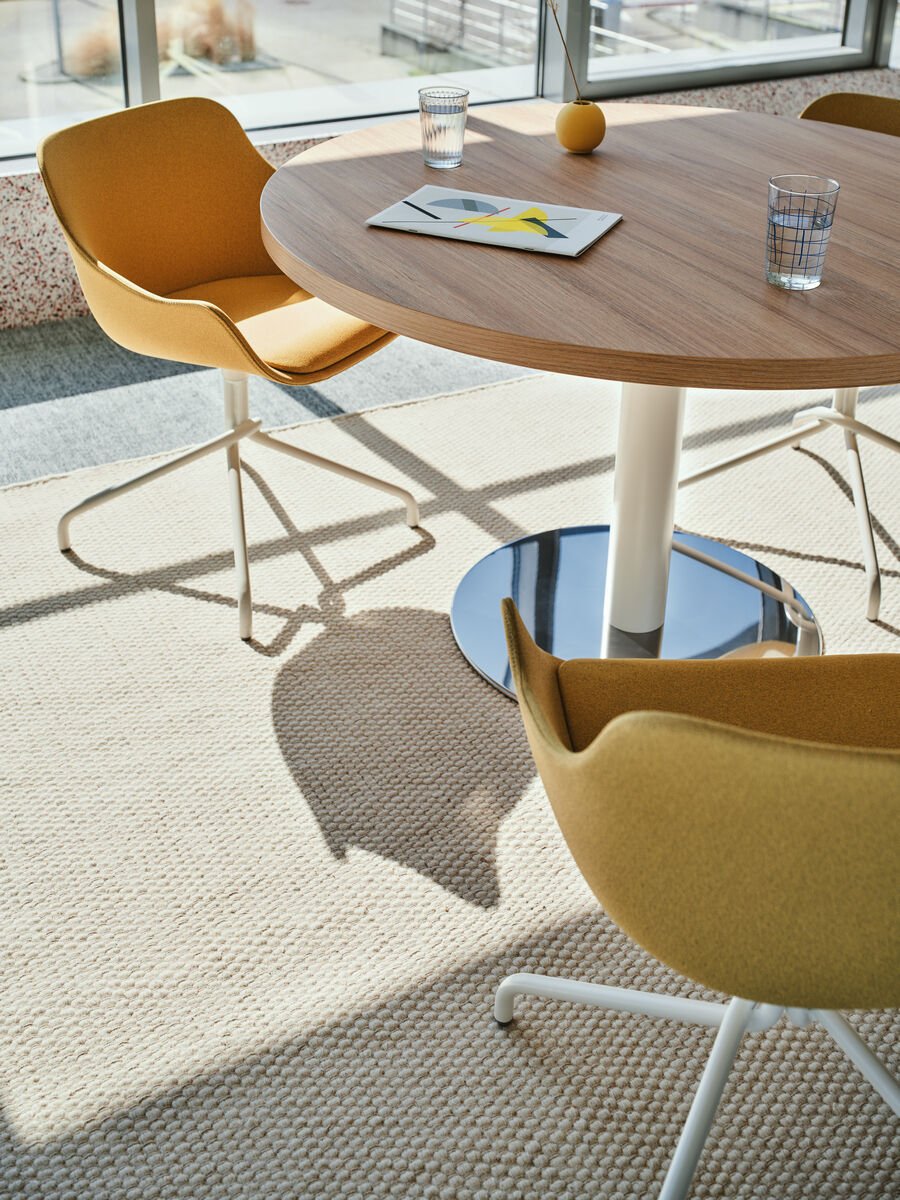 Moderner Drehstuhl Baltic Classic BL4P19K mit stilvollem Design, ideal für komfortables Arbeiten im Büro oder Homeoffice.