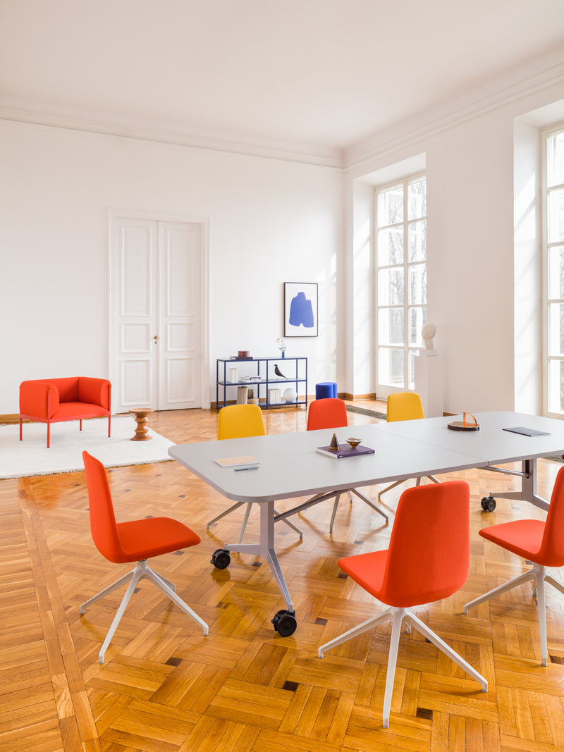 Moderner Klapptisch Plex PXP03 in stilvollem Design, perfekt für Konferenzen und Meetings, leicht zu reinigen und platzsparend.