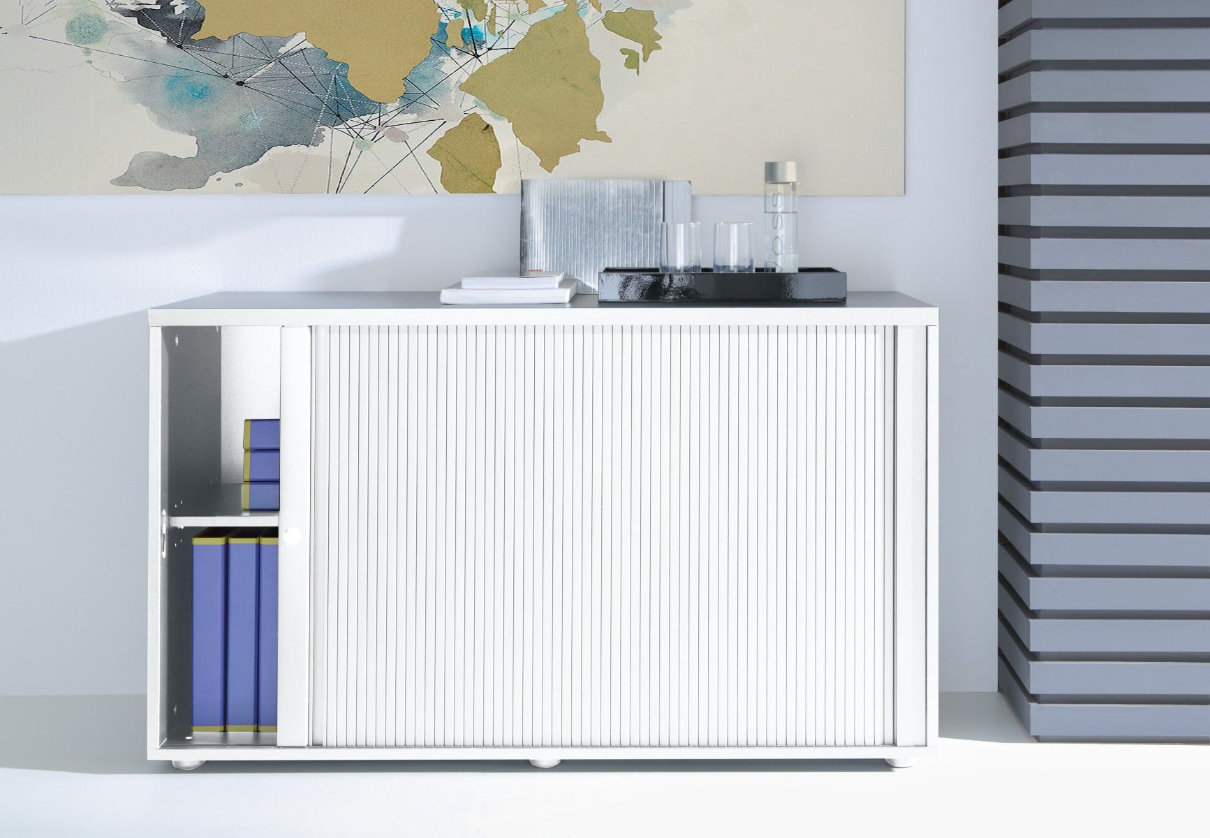 Eleganter Jalousieschrank A3L06 von MDD in stilvollem Silber, perfekt für die effiziente Aufbewahrung im Büro und zur Verbesserung der Arbeitsumgebung.