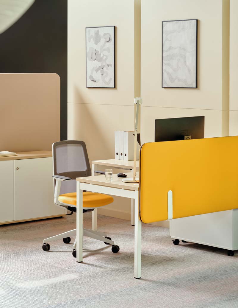 Sonic Drive ZPS638 Akustikpaneel für Schreibtische, stilvolles Holzdesign, verbessert Schallabsorption und fördert konzentriertes Arbeiten.