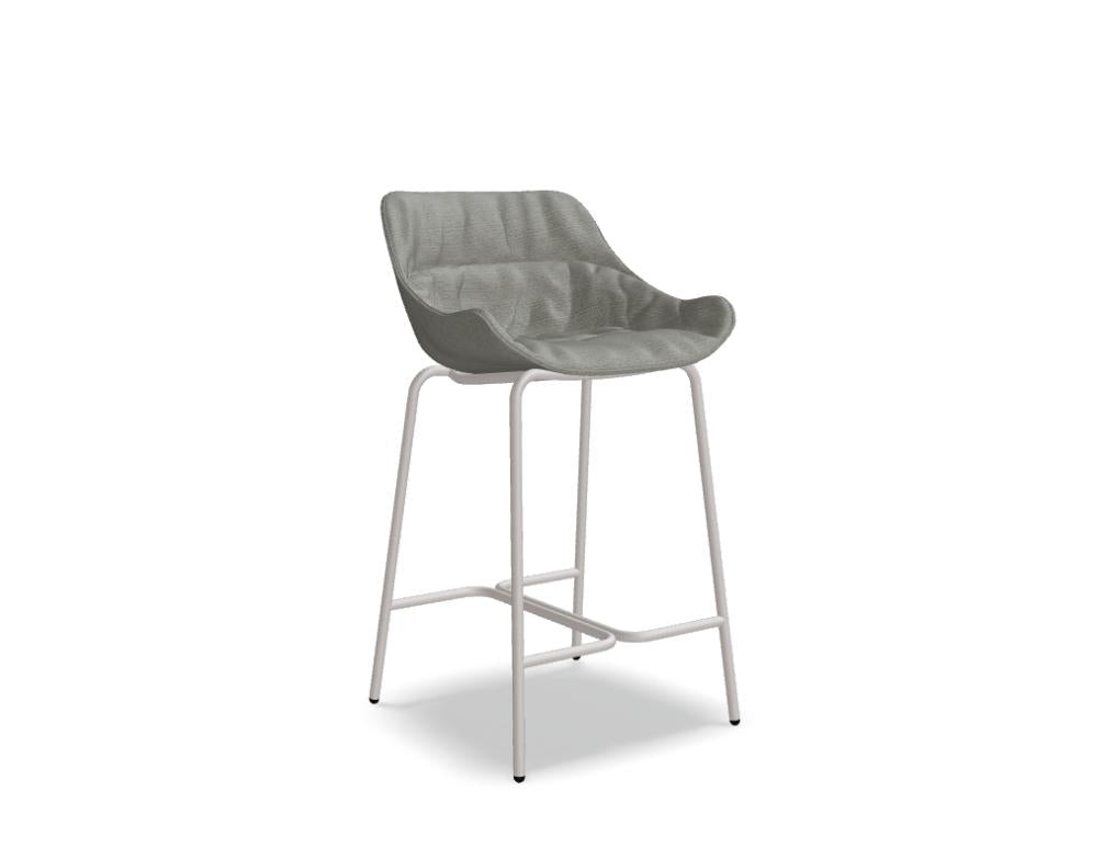 Baltic Soft Duo BL5P5H Barhocker von Mdd mit gepolsterter Sitzschale und Holzgestell in moderner Studioansicht