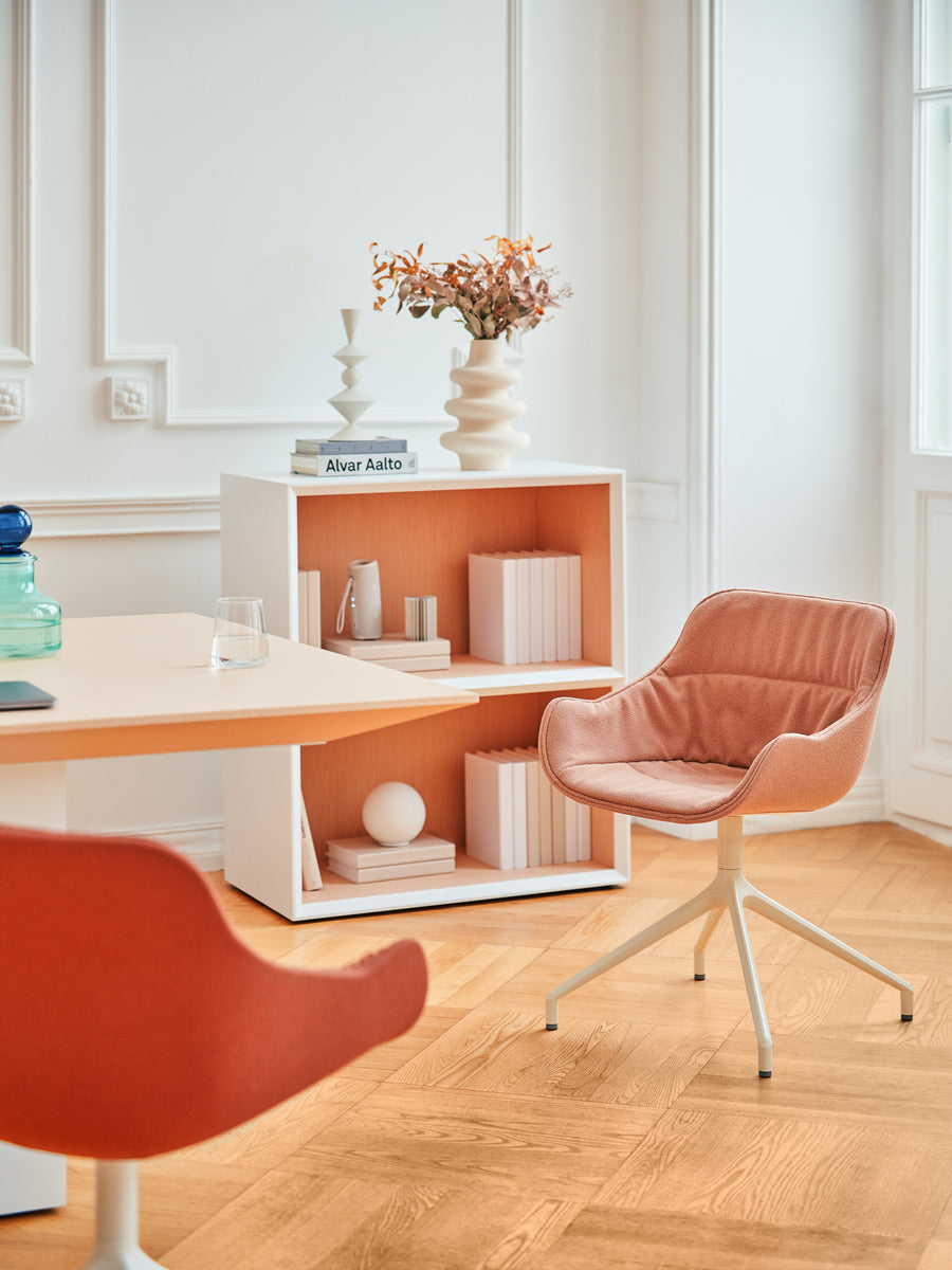 Moderner Drehstuhl Baltic Soft Duo BL5P13 von Mdd, ideal für kreative Arbeitsumgebungen, bietet hohen Sitzkomfort und ansprechende Ästhetik.