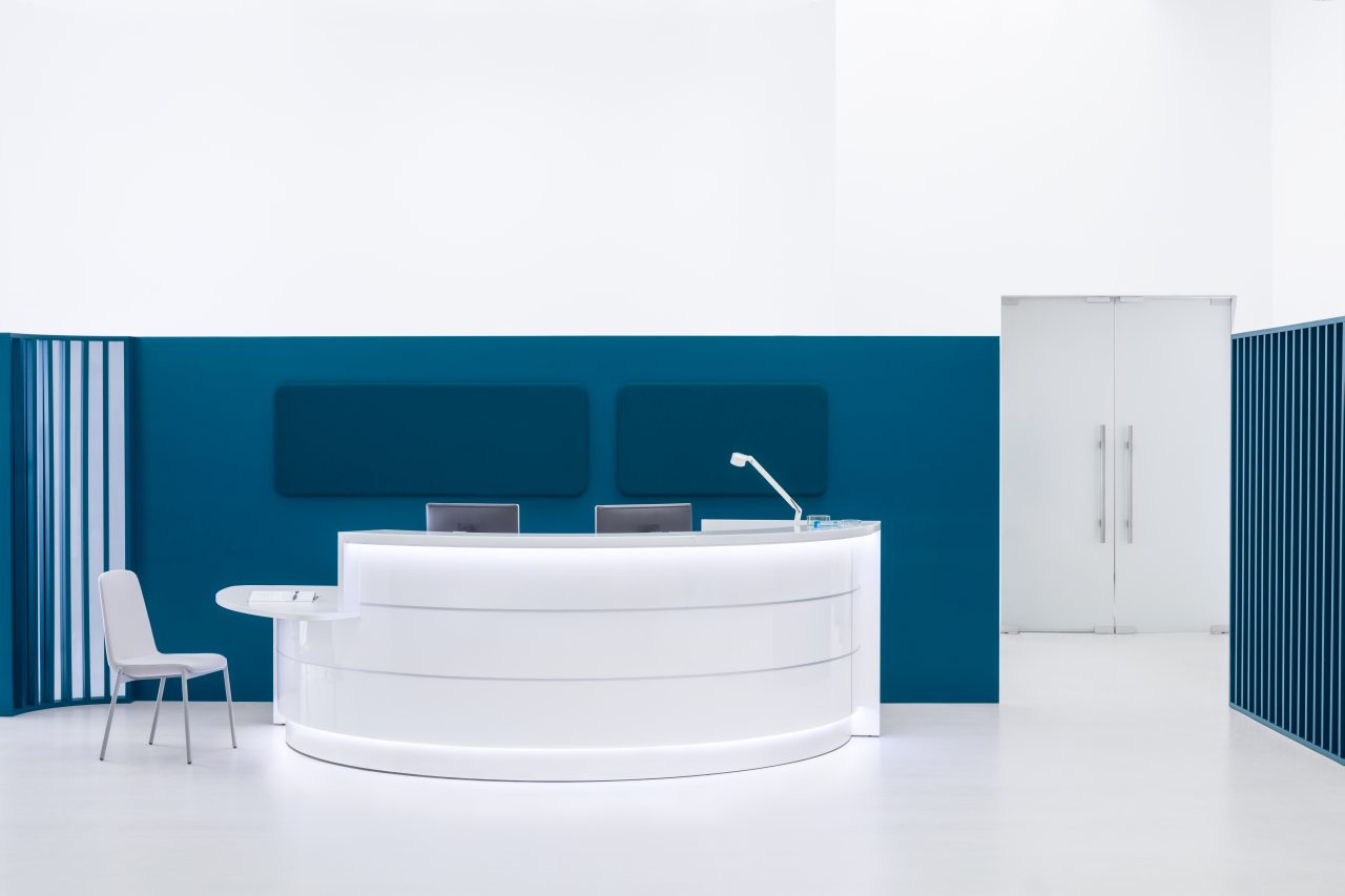 Elegantes Akustikpaneel Sonic ZAK612 in stilvollem Holzdesign, ideal zur Verbesserung der Raumakustik und als dekoratives Element.
