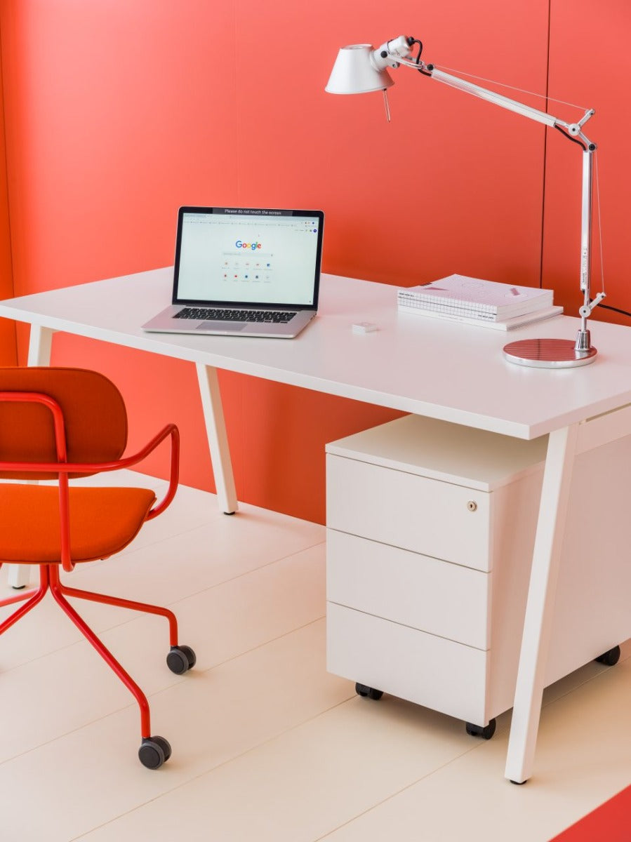 Moderner Rollcontainer SLD120 in elegantem Weiß, perfekt für die flexible Aufbewahrung im Büro mit praktischen Schubladen und leichtgängigen Rollen.